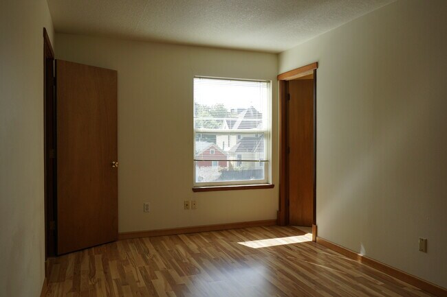 Building Photo - 46 NE Sacramento St