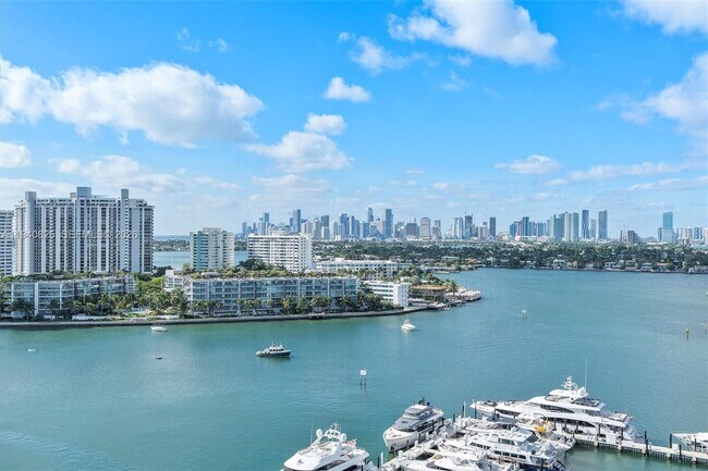 Building Photo - 1800 Sunset Harbour Dr