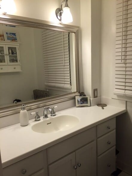 Building Photo - 207 E. 11th Ave