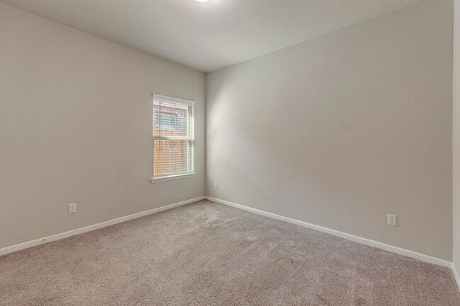 Building Photo - 10314 Birch Peak Dr