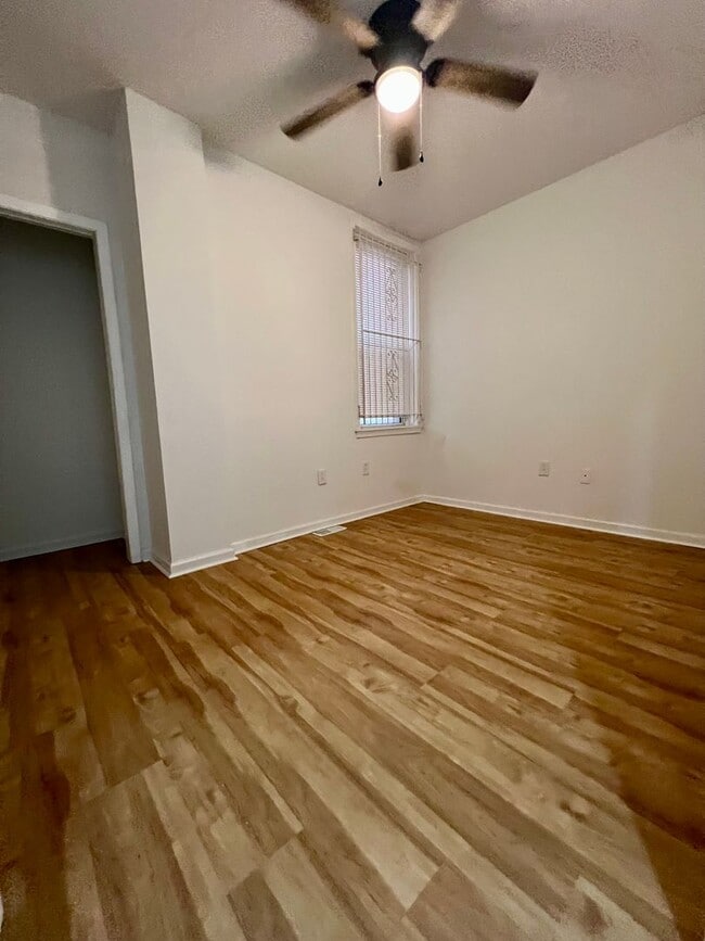 Building Photo - Newly Renovated 2-Bedroom Apartment in Hunting Park! PHA ACCEPTED!