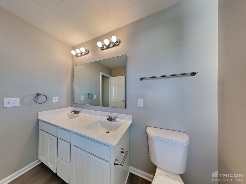 Building Photo - 2446 Creek Bank Dr