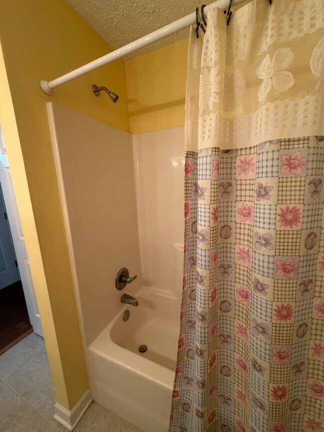 Building Photo - Fabulous 3 bedroom 2 bath in waterfront community!