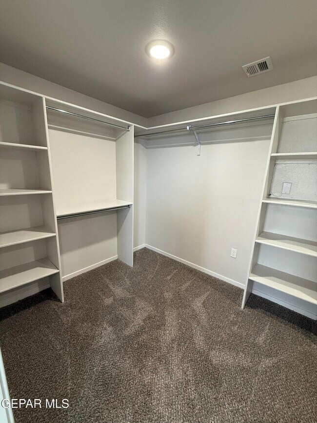 Building Photo - 804 Blingwood