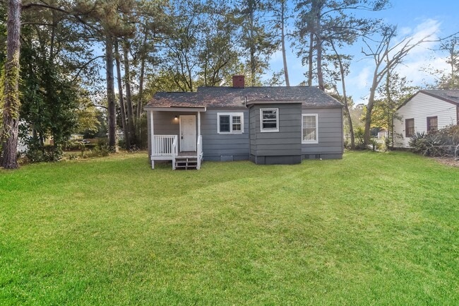 Building Photo - 2117 Roosevelt Dr