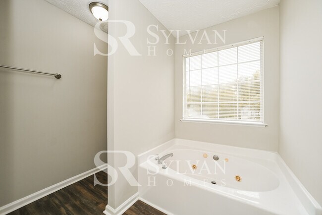 Building Photo - Your dream home is waiting for you. Hurry and Lease today!