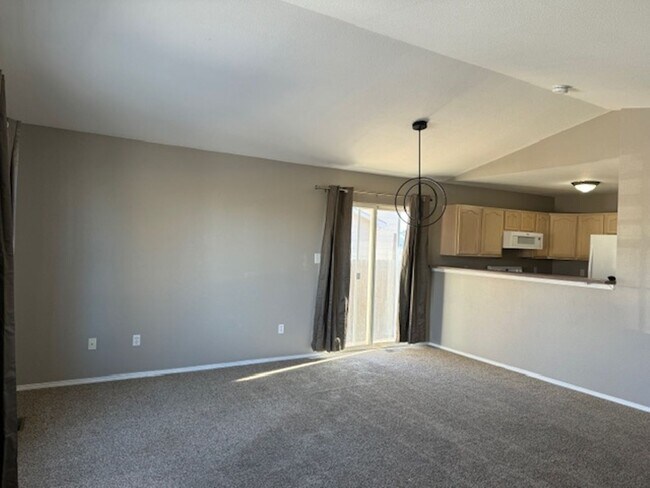 Building Photo - ALL PROSPECTIVE TENANTS MUST SUBMIT A $58 NON-REFUNDABLE APPLICATION FEE PER APPLICANT ONLINE AND...
