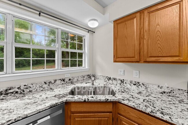 Building Photo - 8644 Sanderling Dr