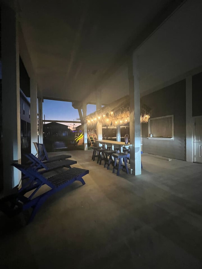 Building Photo - 927 Palm Ridge Dr