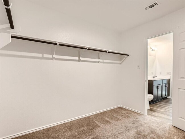 Building Photo - 1608 Holly Lk Dr