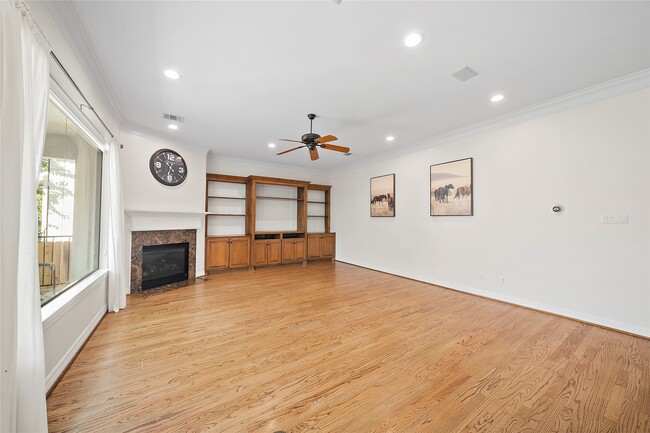 Building Photo - 4321 Jim West St