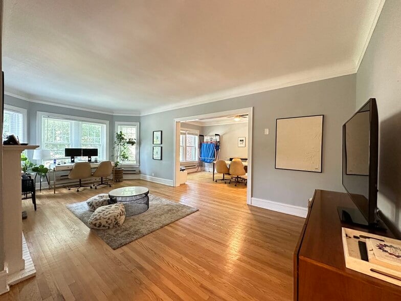 Building Photo - 805 Judson Ave