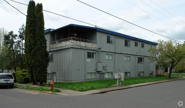 Building Photo - 2600 NW Fillmore Ave
