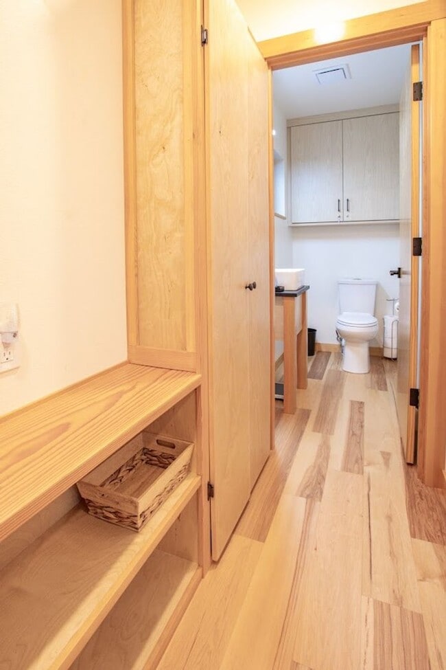 Building Photo - Stunning Holmes Harbor Home and Pet Friendly!