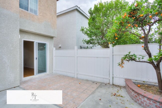 Building Photo - Freshly painted and featuring brand new 2nd-floor flooring 3 Bedrooms, 2.5 Bathroom in Baldwin Park