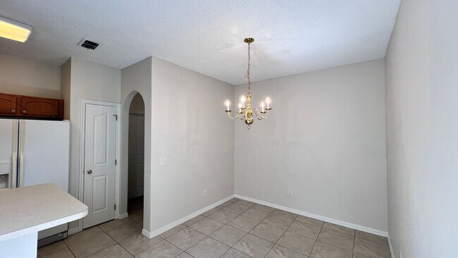Building Photo - Upgraded Avalon Park 3 Bed/2.5 Bath Townhome!