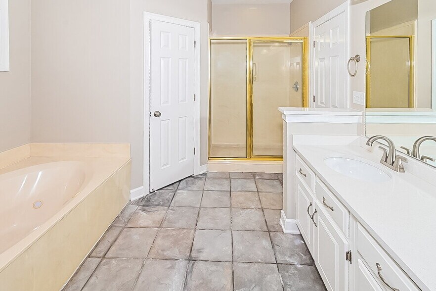 Building Photo - 2685 Graystone Dr