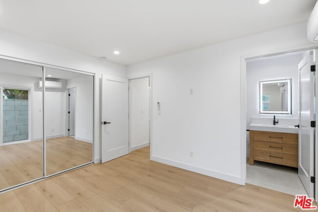 Building Photo - 3431 Edgehill Dr