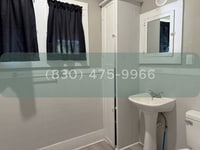 Building Photo - 424 W Kenedy Ave