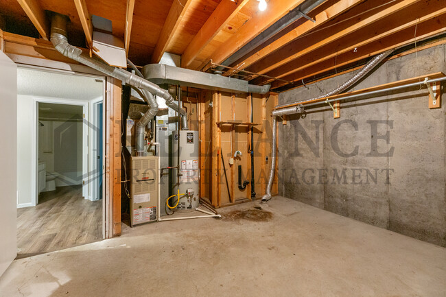 Building Photo - 117 S Lark Ln
