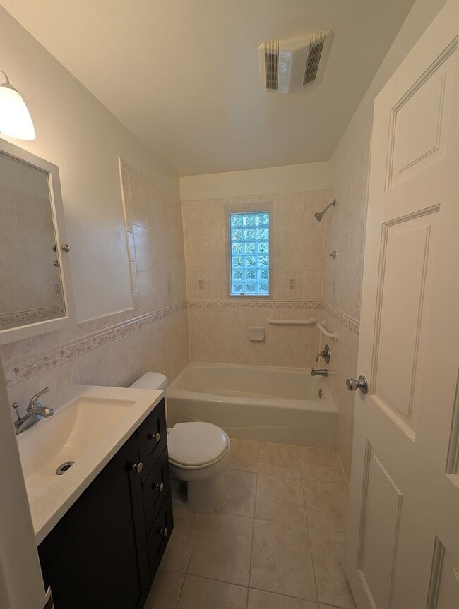 Building Photo - Lovely 4BR/3BA single family home with attached garage located in Montgomery County.