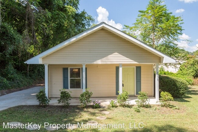 Primary Photo - 3 br, 1 bath House - 211 Golf Course Drive