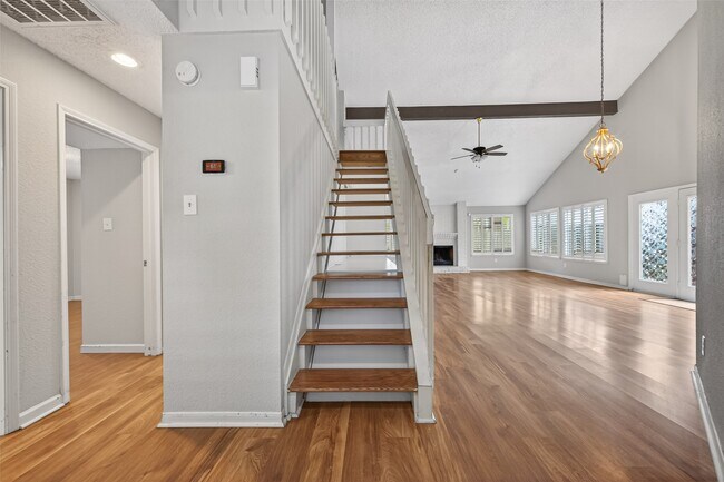 Building Photo - 12811 Ashford Meadow Dr