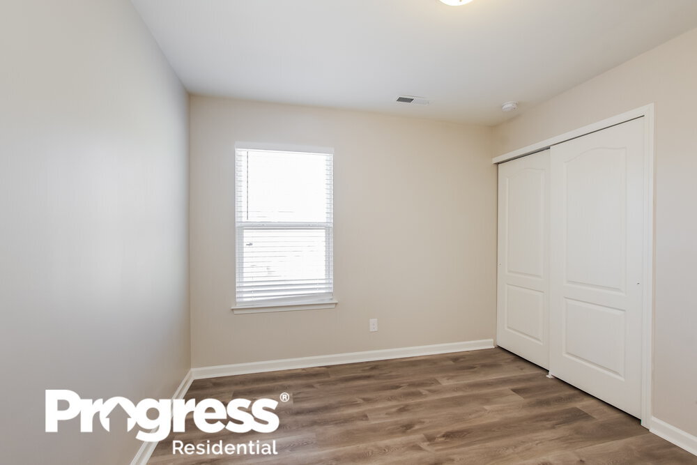 Building Photo - 740 Willow Creek Dr