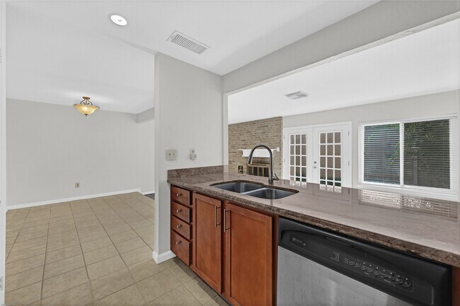 Building Photo - 11614 Village Pl Dr