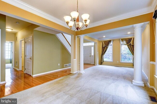 Building Photo - 45 Lockwood Dr