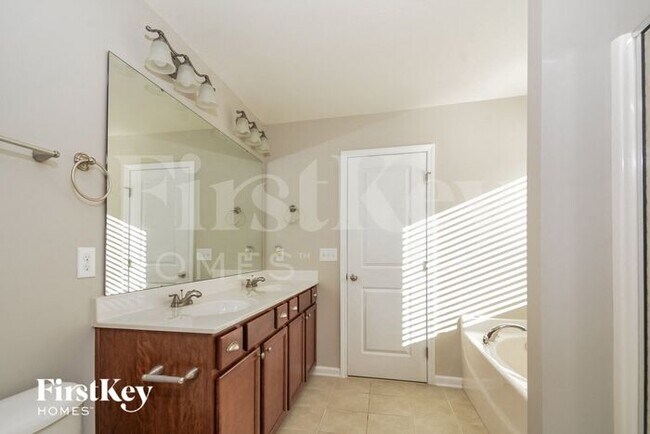 Building Photo - 1226 Golden Eagle Dr