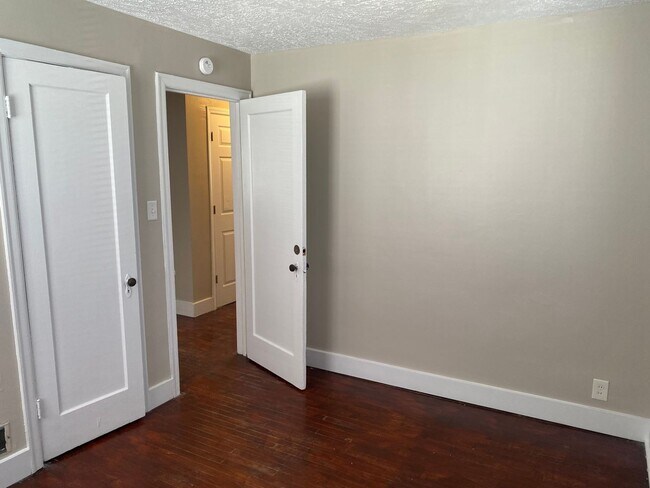 Building Photo - 1177-1177 1/2 Lilley Ave