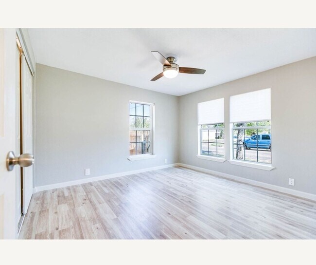 Building Photo - COMING MARCH 2026 - Fully Renovated 3 Bedroom Home!!