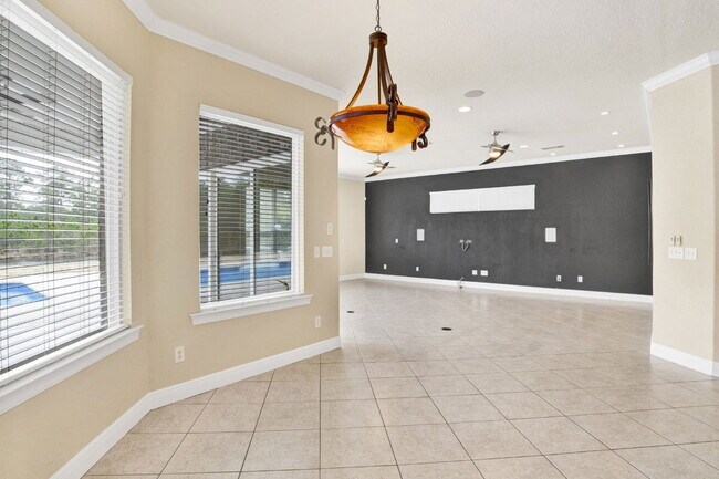 Building Photo - 2018 Crown Pointe Blvd