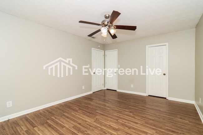 Building Photo - 4947 Farmstead Ct NE