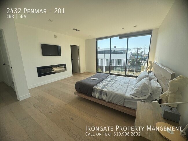 Building Photo - 2432 Penmar-201