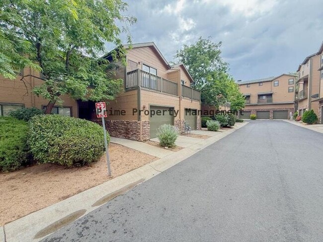 Building Photo - 1147 Mary Dr