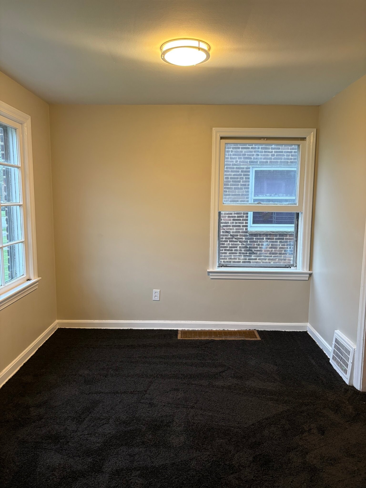 Building Photo - 5566 Beechwood Ave