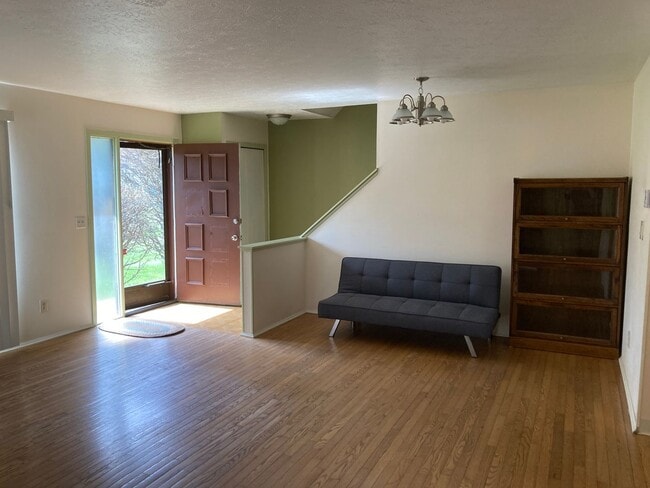 Building Photo - Condo for Rent Richmond Heights