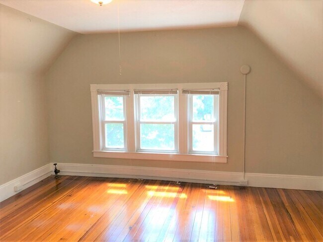 Building Photo - 17 Kenwood Terrace