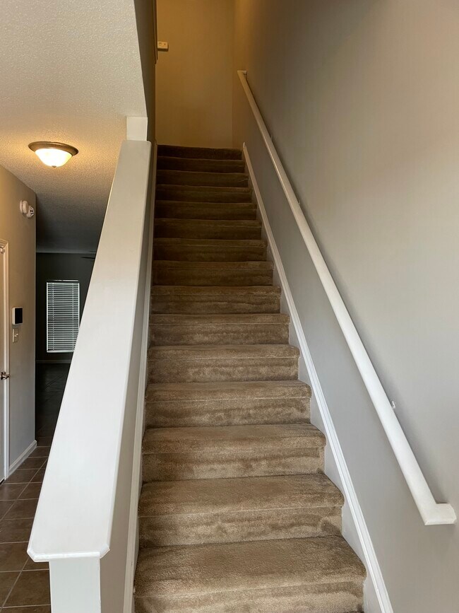 UPSTAIRS - 11483 S Glen St