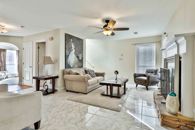 Building Photo - Fully Furnished 4 Bedroom with Internet Included!