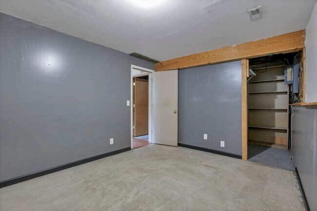 Building Photo - 950 Robmeyer Dr