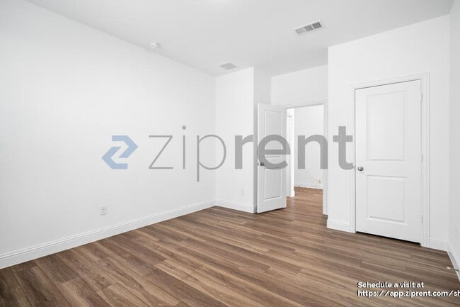 Building Photo - 2900 Long Slope Rd