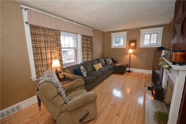 Building Photo - 2112 Saranac Ave