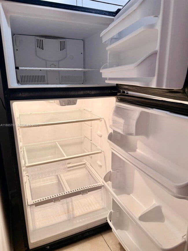 Building Photo - 4848 NW 24th Ct