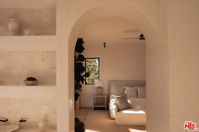 Building Photo - 6546 Colgate Ave