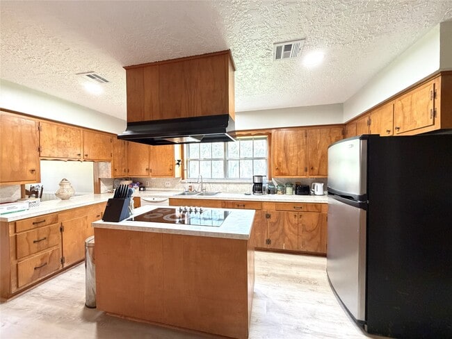 Building Photo - 2603 Brom-Bones Dr