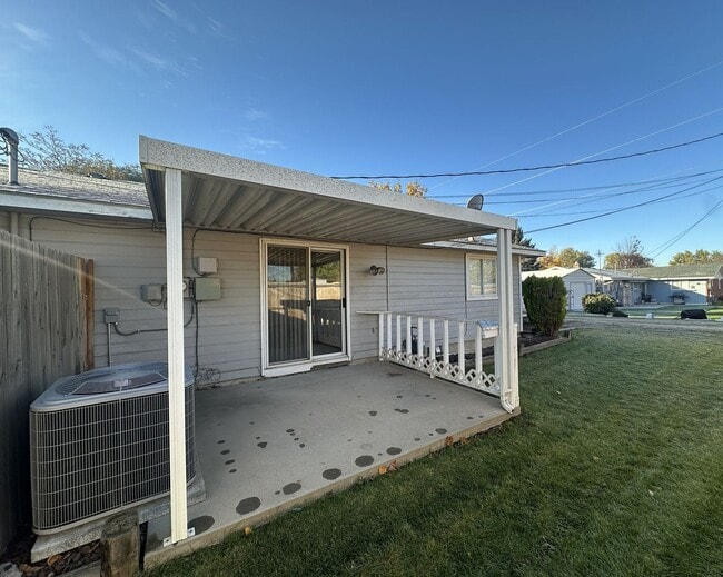 Building Photo - 1415-1417 E Beech St.