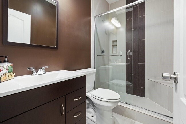 Building Photo - 3888 Fairhill Point